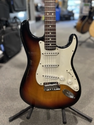 Fender - American Stratocaster, Rosewood Fingerboard, 3-Tone Sunburst 2